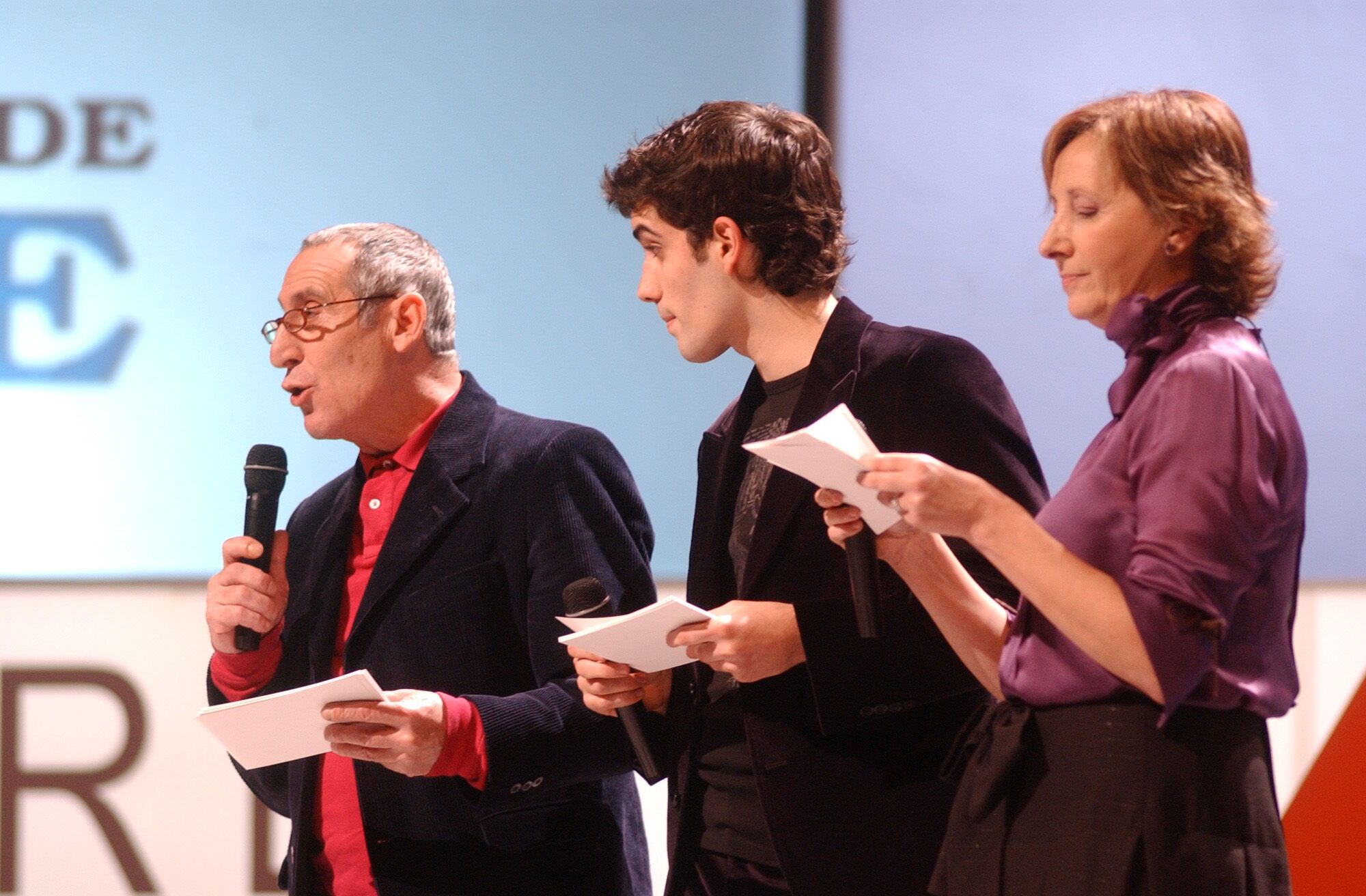 DE IZQ. A DCHA. CELSO BUGALLO, TAMAR NOVAS Y MABEL RIVERA, DURANTE LA INAUGURACION DE LA X EDICION DEL FESTIVAL DE CINE INDEPENDIENTE DE OURENSE. 13/11/05CINE. FESTIVALES. ACTORES GALLEGOS. ACTRICES