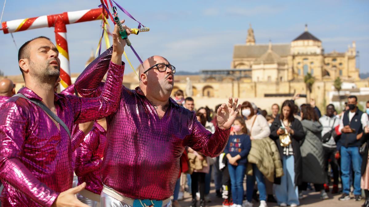 Celebración del carnaval en la calle en Córdoba.