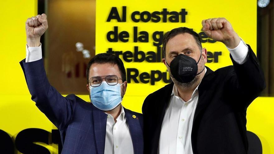 Pere Aragonès y Oriol Junqueras la noche electoral del 14-F.