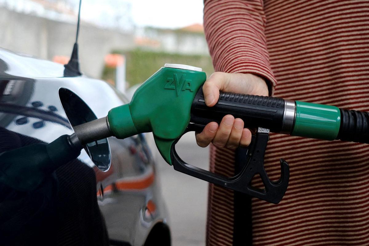 El litro de gasolina y diésel ronda los 2 euros