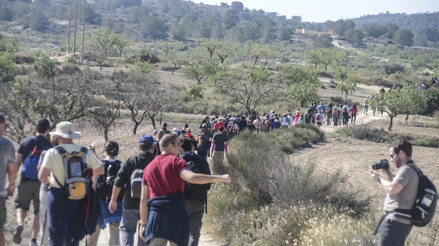 Excursionistas se dirigen a Sierra Escalona en una imagen de archivo