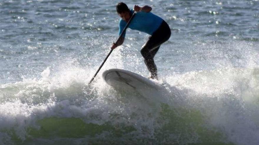 &quot;Paddle surf&quot; en aguas de O Grove. // Muñiz