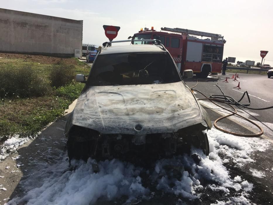 Arde un coche en San Bartolomé (Lanzarote)