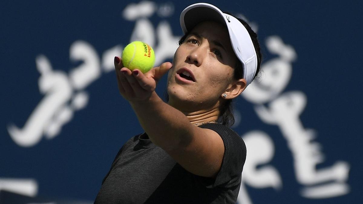 Garbiñe Muguruza, durante la sesión de entrenamiento en Dubái, este domingo.