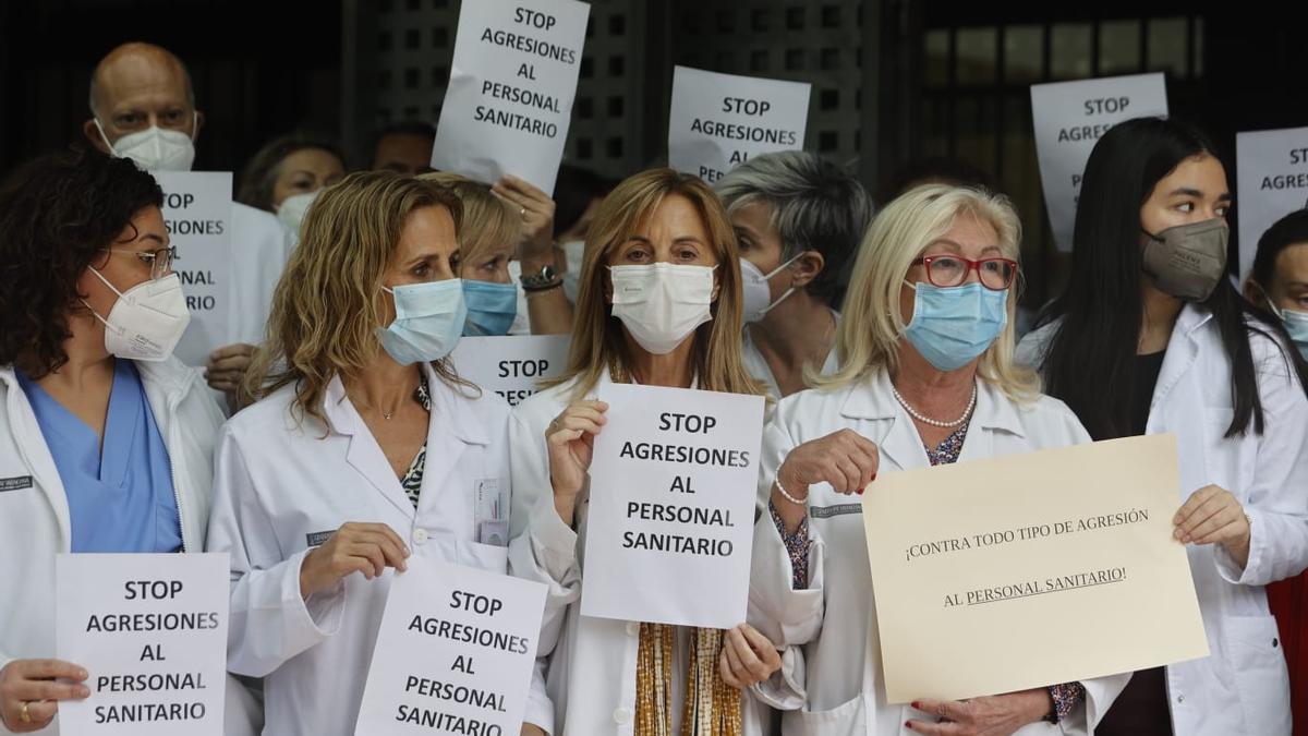 Una imagen de la concentración en el centro de salud del Clot, en Paterna