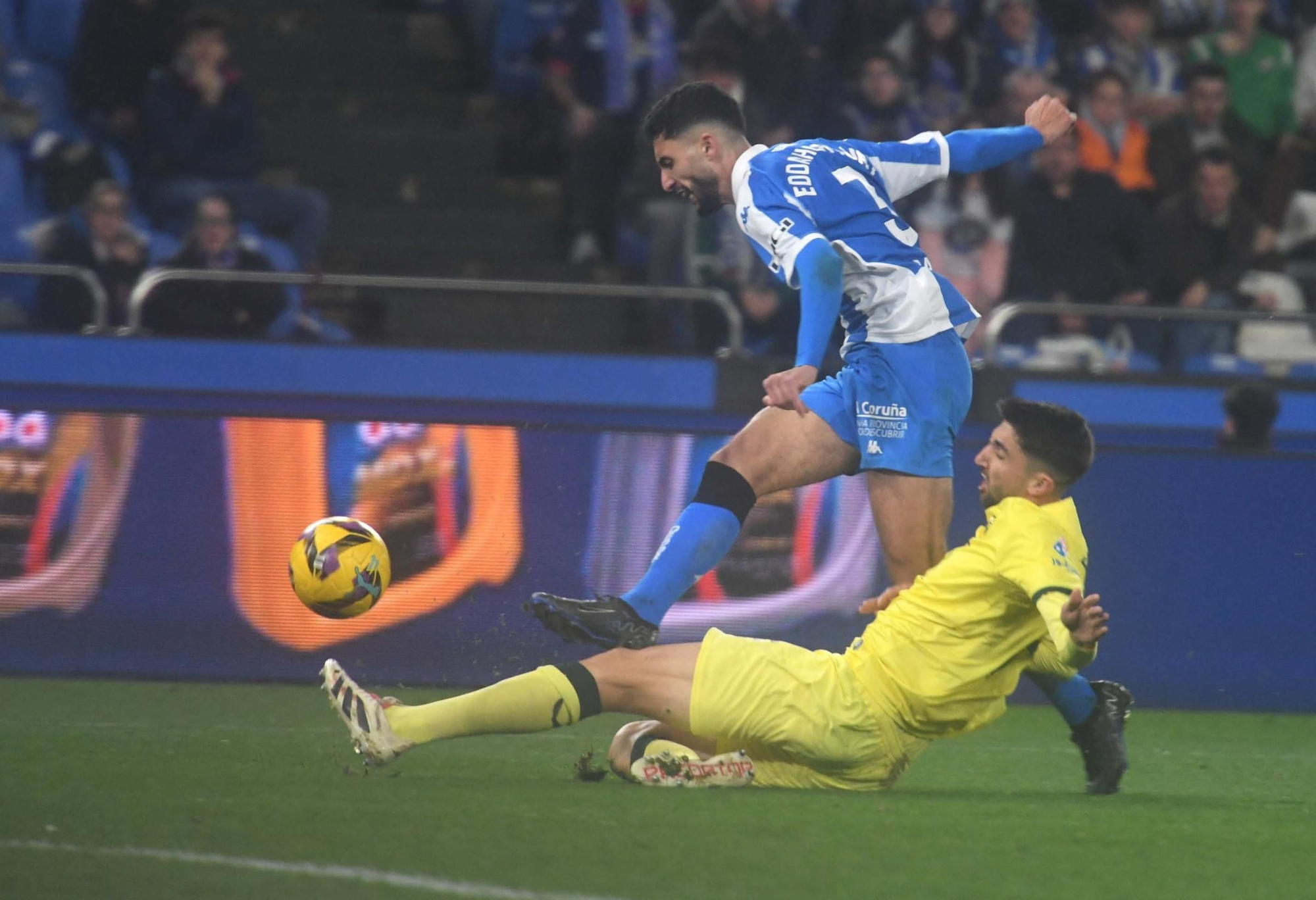 El Deportivo doblega al Almería en Riazor (3-1)