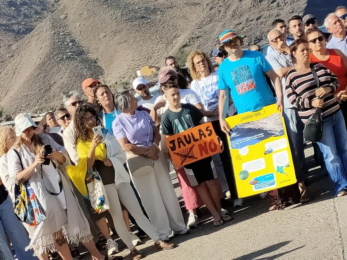 Manifestación en La Aldea de San Nicolás en contra de las jaulas marinas