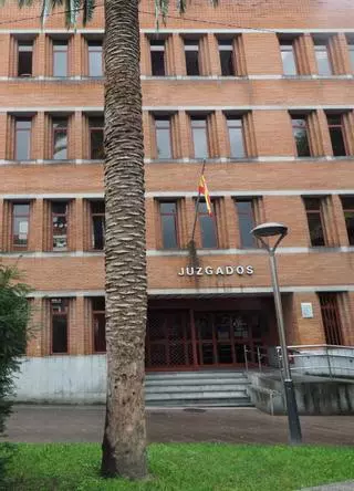 Fracasa el intento municipal de recusar al juez de lo social de Mieres: el TSJA rechaza la petición del Ayuntamiento y el PP carga contra el gobierno local de IU