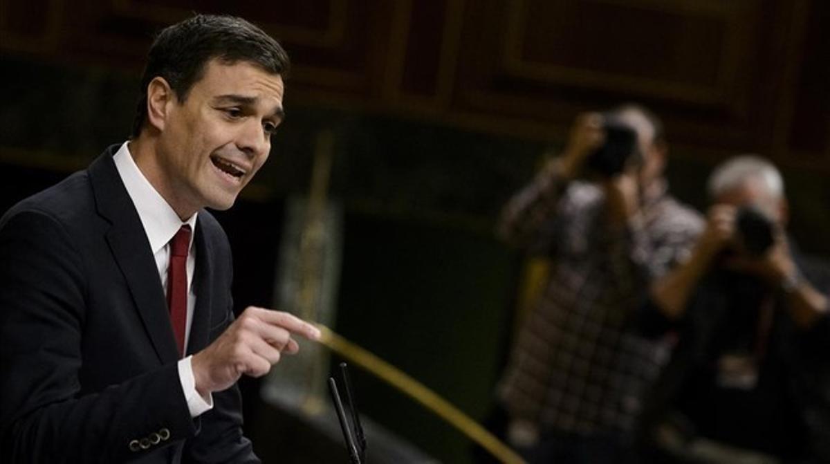 El líder del PSOE Pedro Sánchez, durant una de les seves intervencions al Congrés. El líder del PSOE Pedro Sánchez, durant una de les seves intervencions al Congrés.