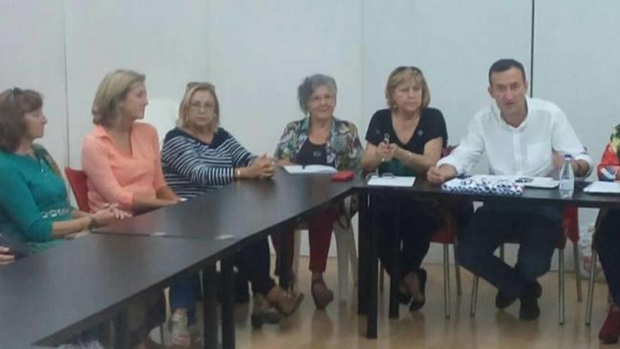 González se reúne con el consejo de mayores del PSOE