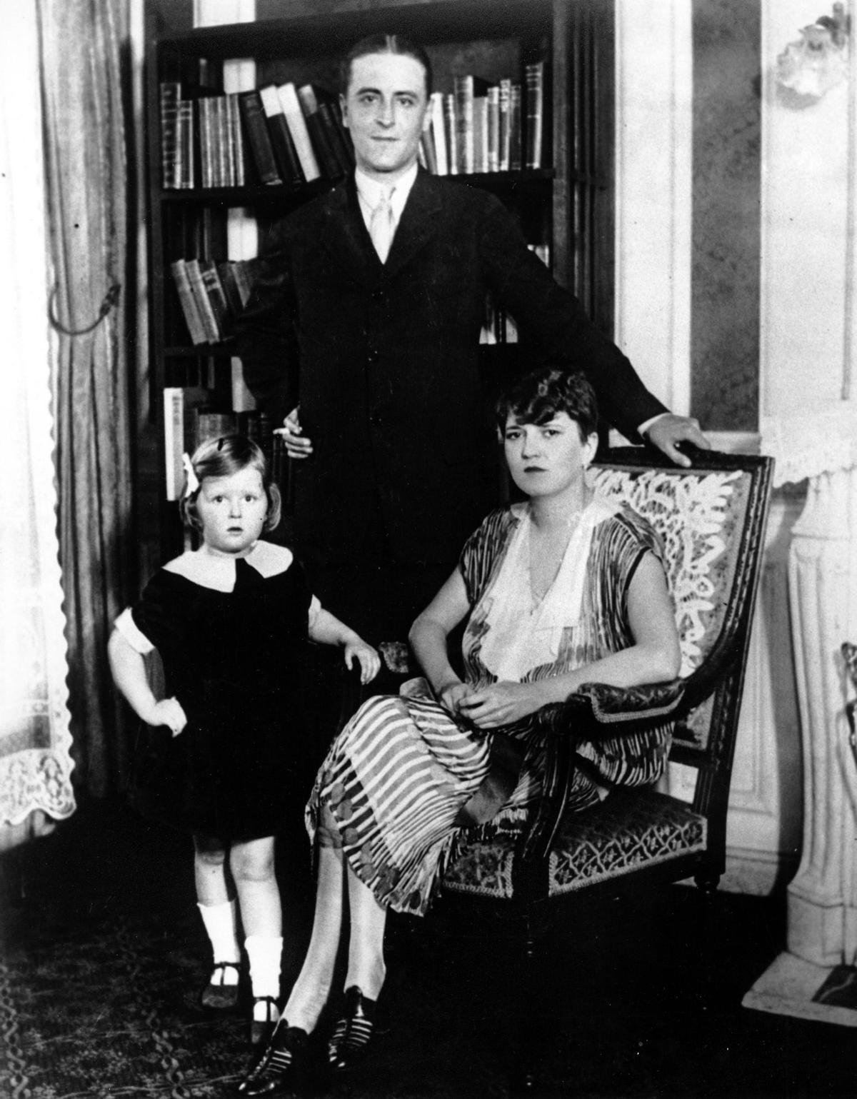 Zelda Sayre, con Scott Fitzgerald y su hija Scottie, en París (1925).