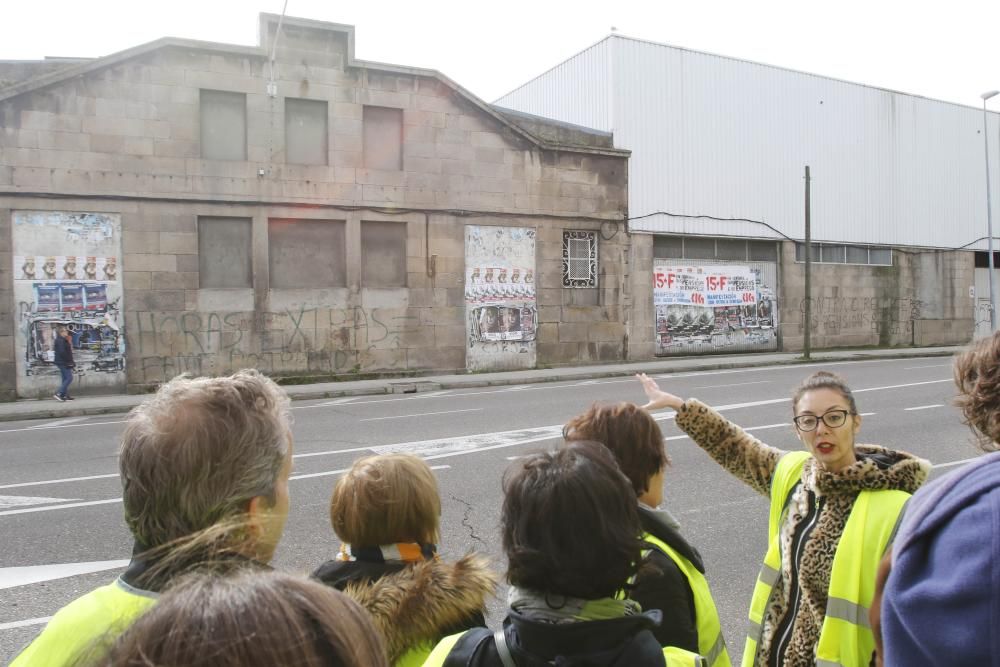 La nueva ruta de Vigo Pesqueiro hizo un recorrido por el pasado y el presente de la industria de la villa marinera