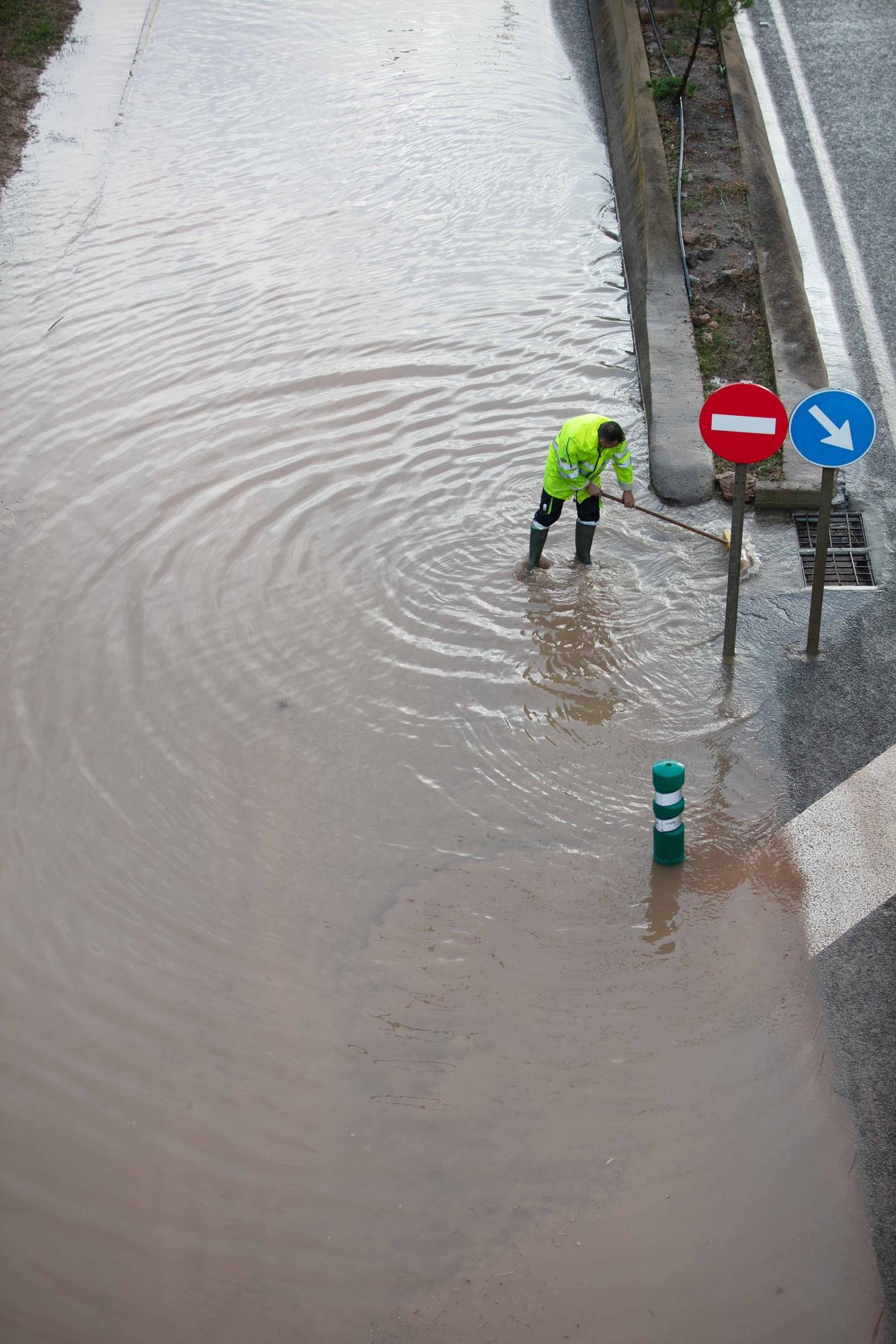 La lluvia de hoy colapsa el tráfico en Ibiza por varias carreteras cortadas