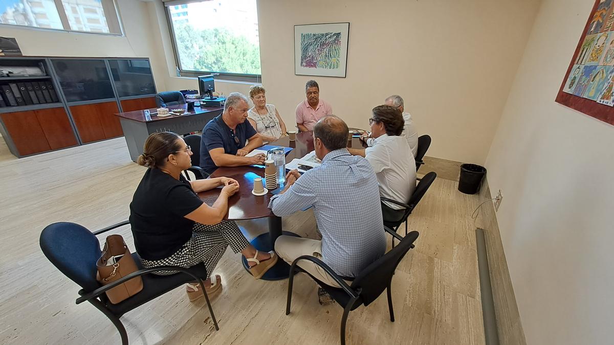 Reunión del concejal del Agua, Juan de Dios Navarro, con vecinos afectados y pedáneas este viernes