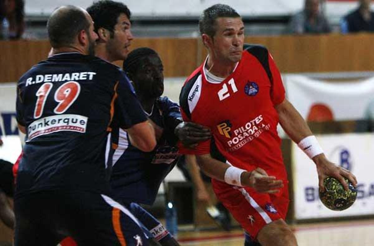 Un instante del encuentro de pretemporada del Pilotes ante el Dunquerque. // José Lores