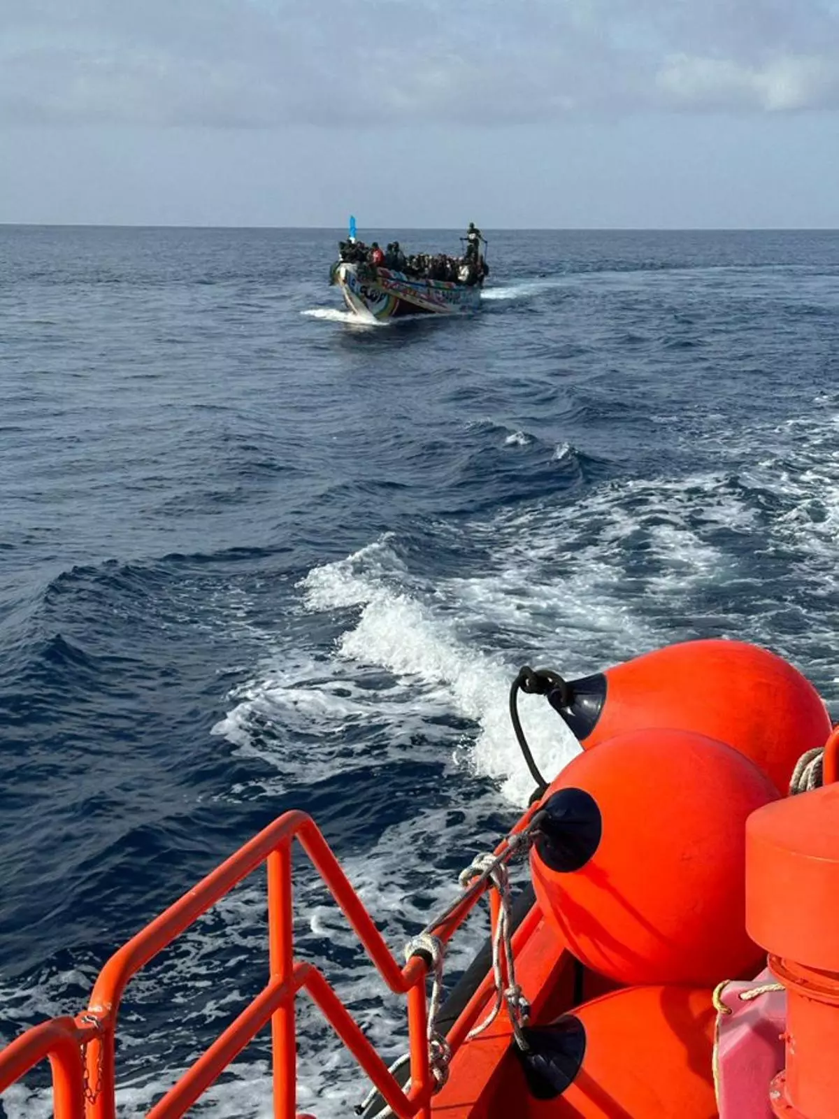 Rescatan a 172 migrantes, uno de ellos fallecido, cuando se encontraban en aguas próximas a Gran Canaria