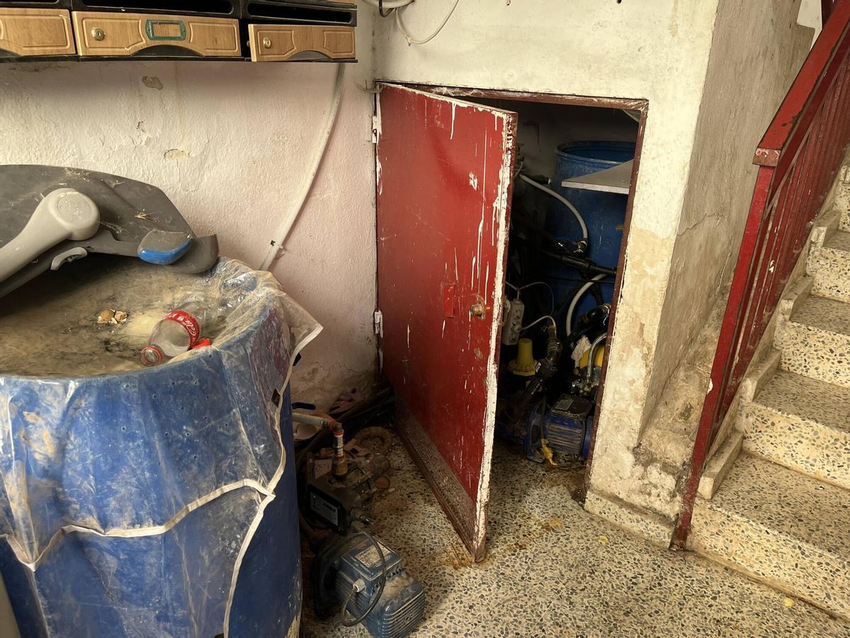 FOTOGALERÍA | Vecinos del antiguo edificio de la Guardia Civil en Suerte de Saavedra muestran el estado del inmueble
