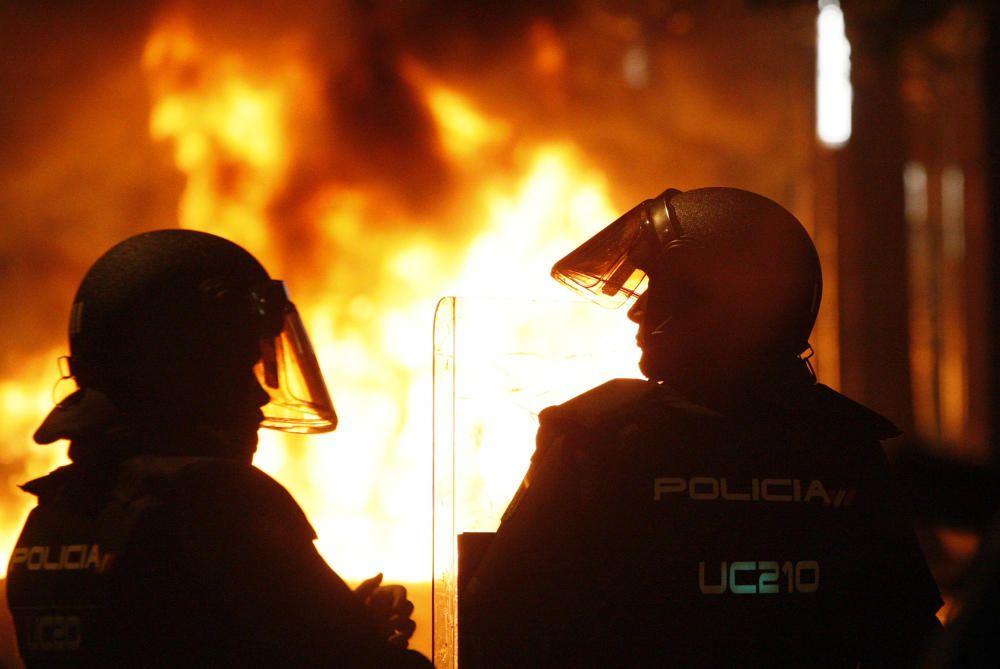 Contenidors cremats, càrregues policials i enfrontaments a Girona