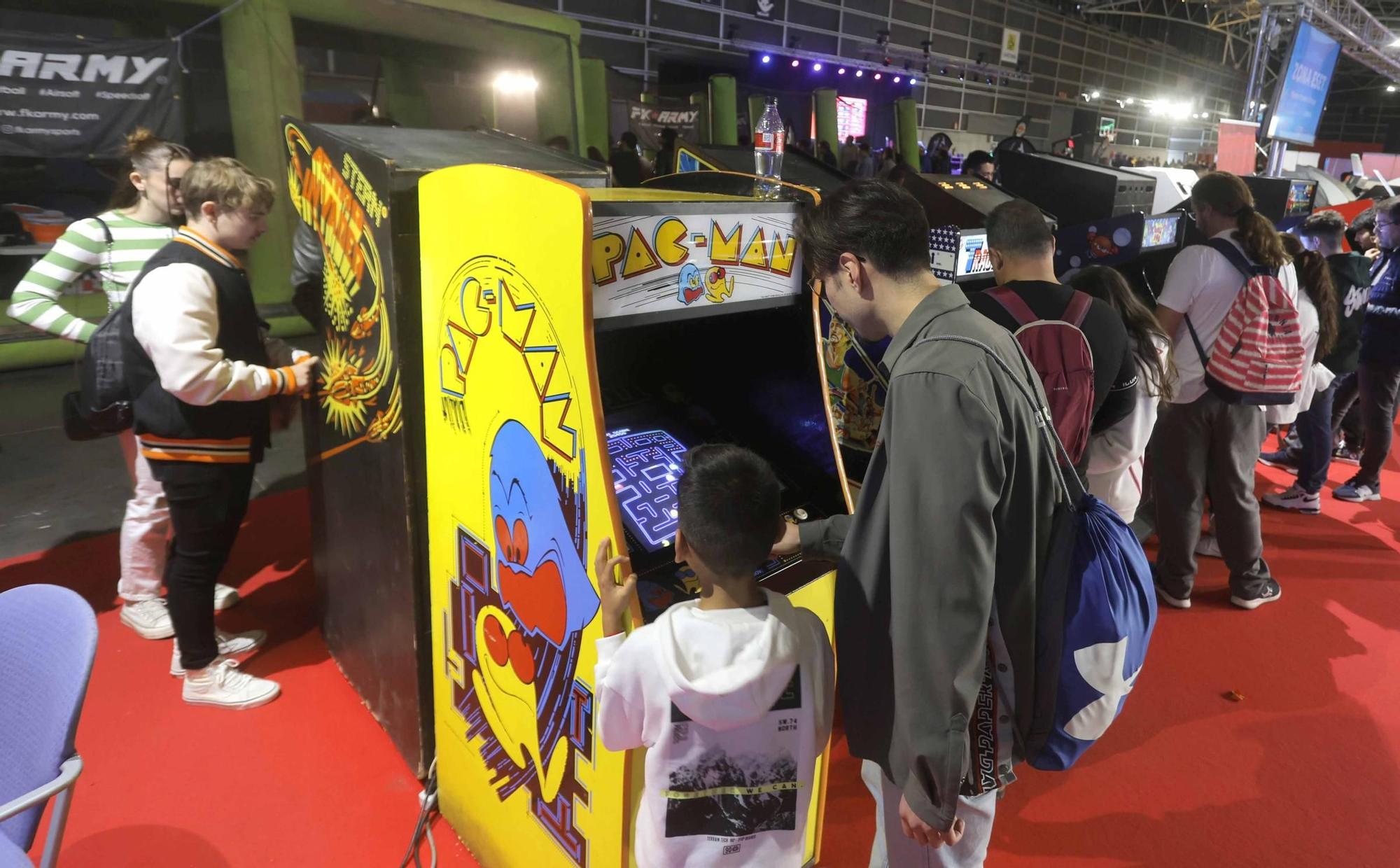 Los 'gamers' siguen jugando en la segunda jornada de la DreamHack Valencia 2023