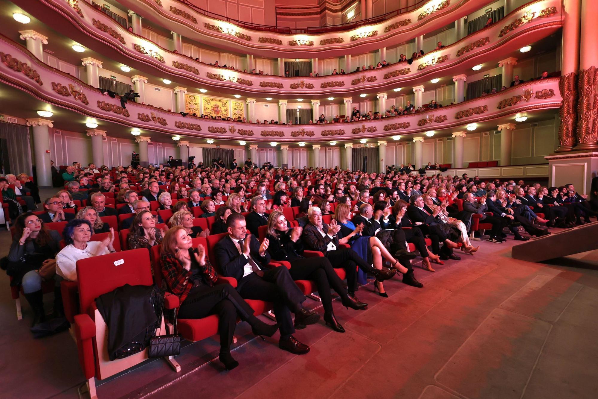 El público del Teatro García Barbón en el transcurso de la gala
