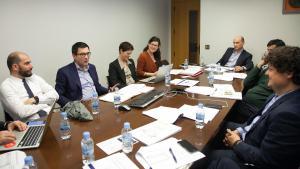 Reunión de los componentes del primer comité asesor de FOM presidido por Pablo Oliete.