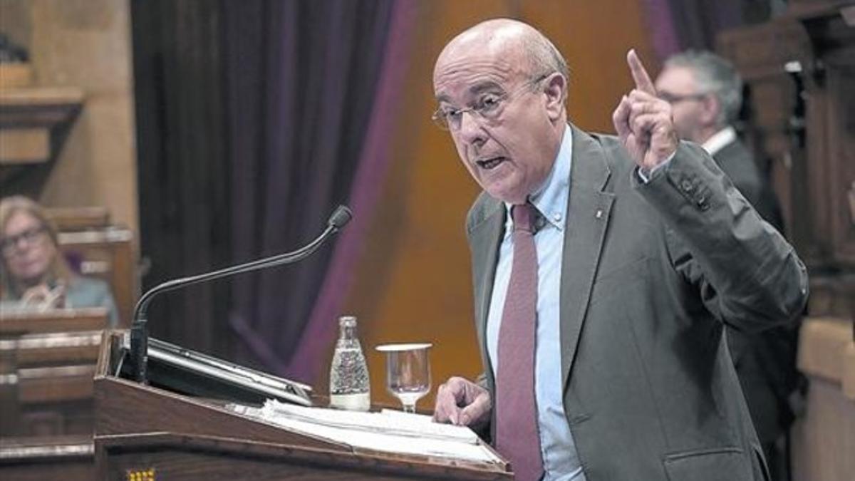 El conseller de Salut, Boi Ruiz, el miércoles, en el pleno monográfico del Parlament sobre política sanitaria.