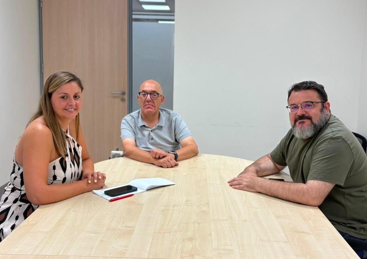 La concejala de Turismo, Arantxa Miralles, se ha reunido con representantes de COCEMFE Castellón para recoger sus aportaciones