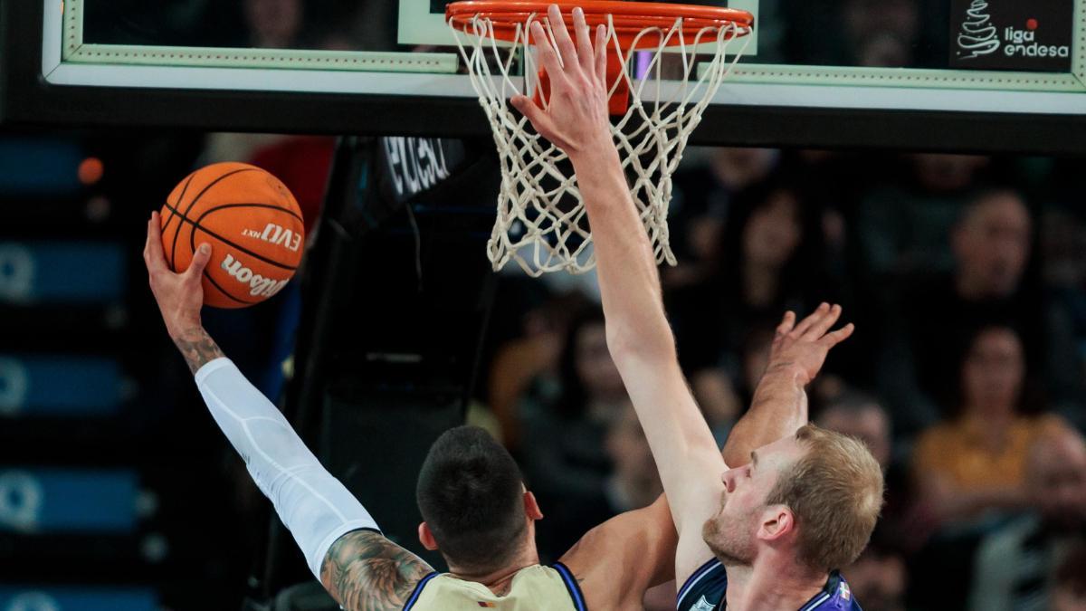 Willy Hernangómez anota ante Hlinason