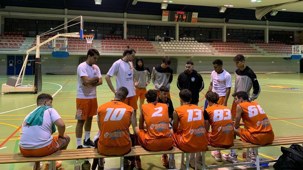 El Senior B del Nou Bàsquet, en un entrenamiento.