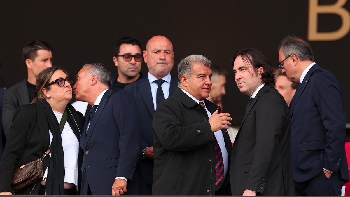 Laporta, en el palco de Montjuïc antes del Barça - Rayo Vallecano