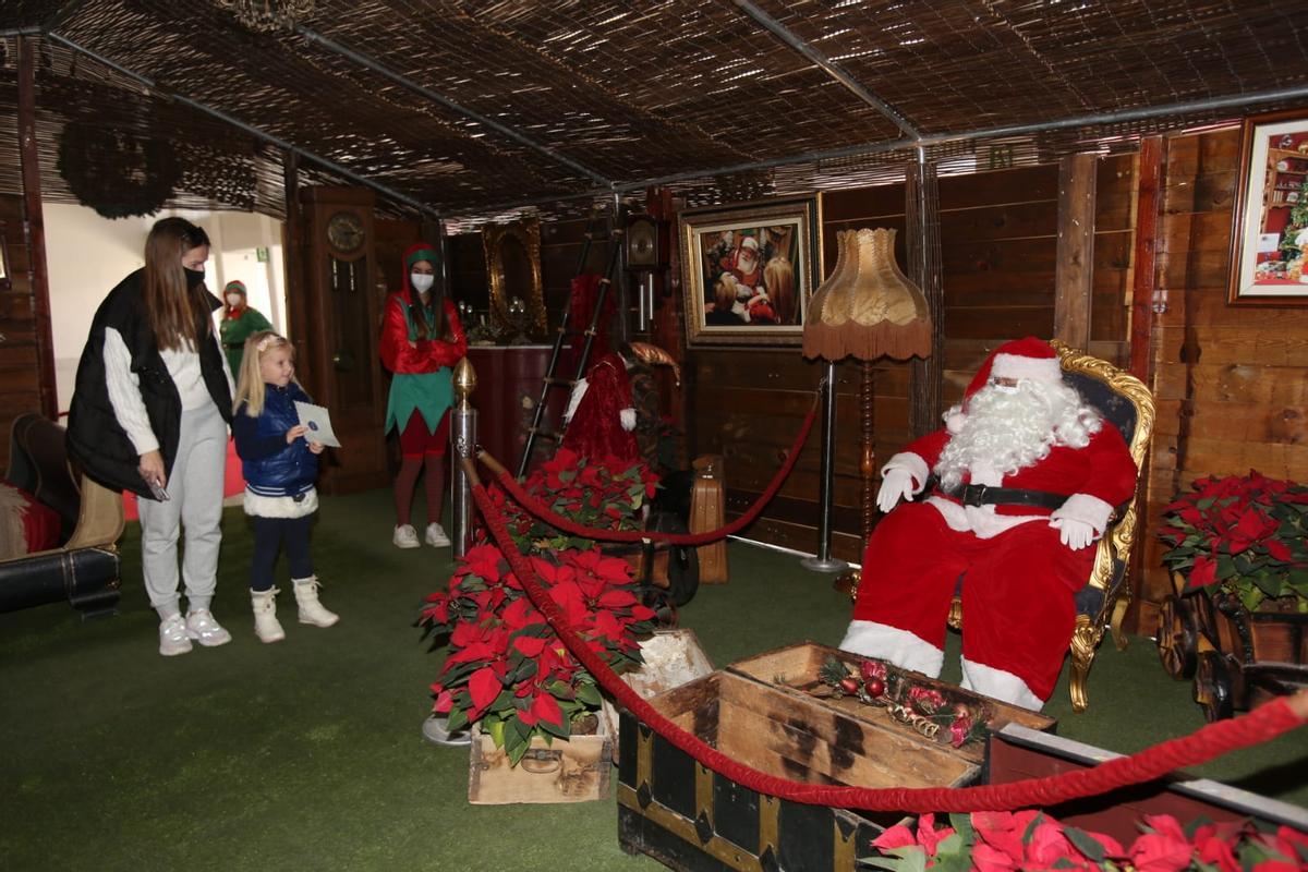 Navidad en Alicante 2020: Así es la casa de Papa Noel en el edificio Séneca Navidad en Alicante 2020: Así es la casa de Papa Noel en el edificio Séneca