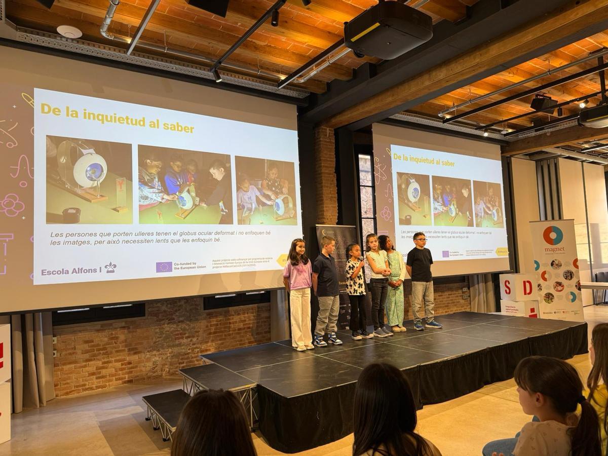 Els alumnes de Puigcerdà exposant el treball