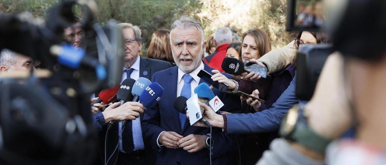 El ministro Ángel Víctor Torres atiende medios en Granada sobre la compra de mascarillas a la trama del caso Koldo