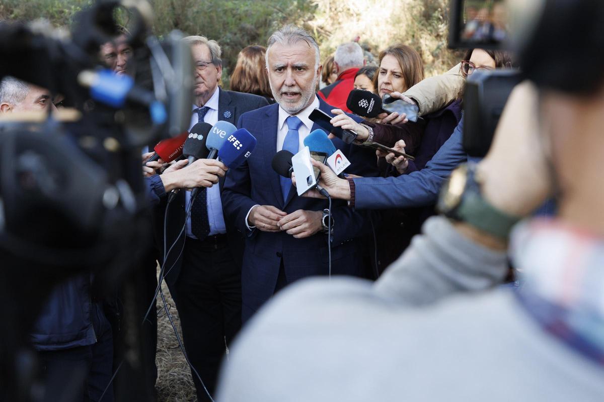 El ministro Ángel Víctor Torres atiende medios en Granada sobre la compra de mascarillas a la trama del caso Koldo