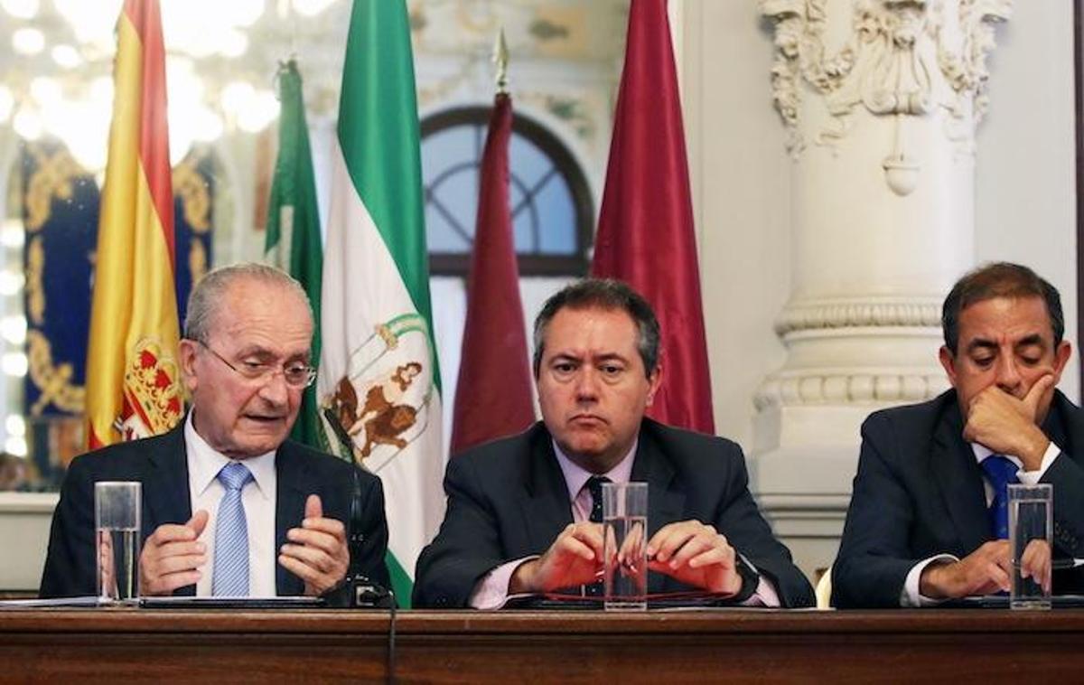 El alcalde, Francisco de la Torre con su homónimo de Sevilla, Juan Espada.