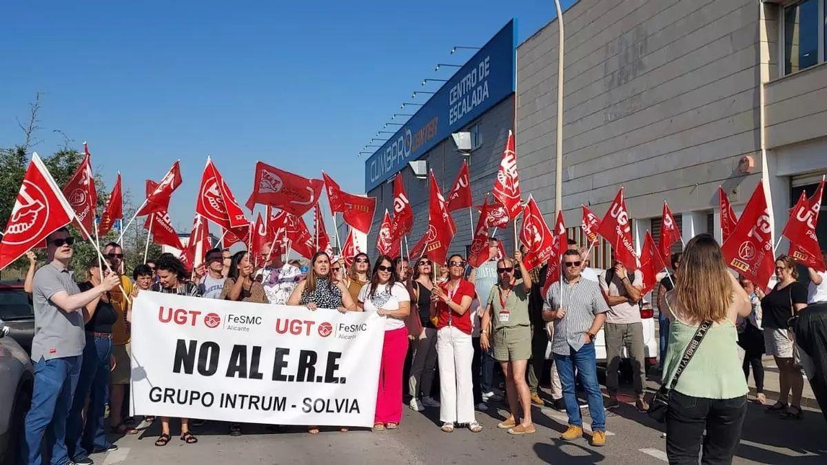 Una protesta anterior de los trabajadores de Solvia en Alicante.