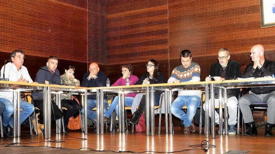 Félix Juncal y Julio Villanueva debaten en el último pleno. // G.N.