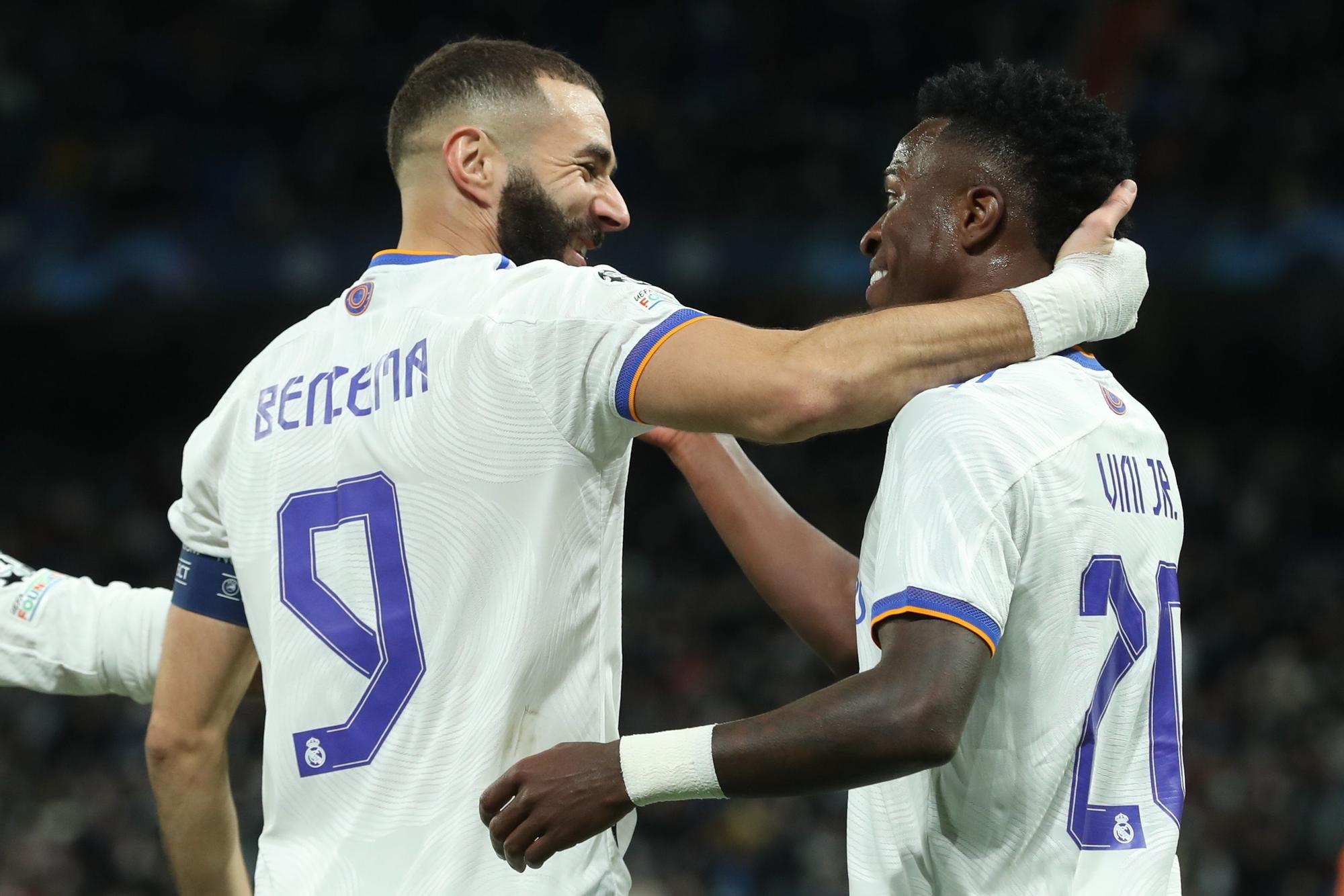 Benzema y Vinícius Jr. celebrando un gol