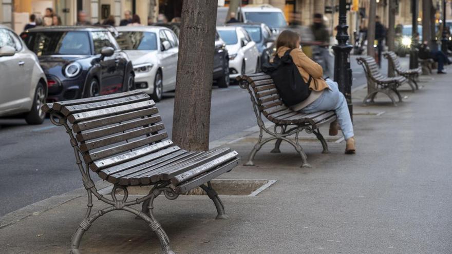 RANKING | ¿Con cuántos vecinos compartes los bancos de tu barrio en Barcelona?