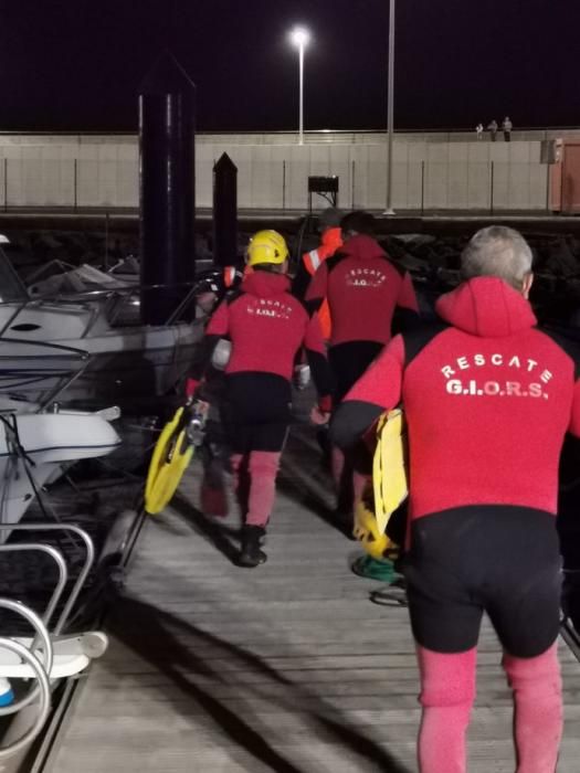 Búsqueda de un hombre en la playa de Guayedra