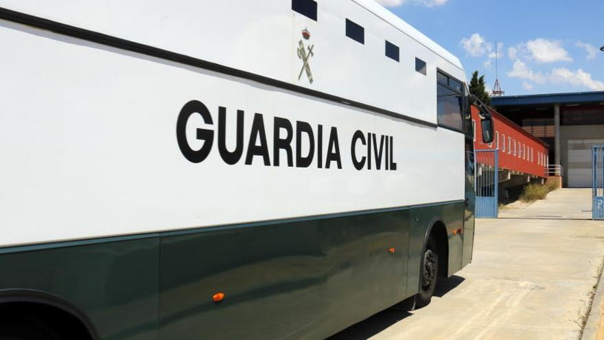L&#039;autobús de la Guàrdia Civil que trasllada quatre dels polítics independentistes