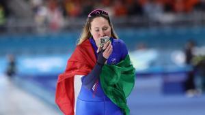 MILAN (Italy), 12/02/2026.- Gold medalist Francesca Lollobrigida of Italy celebrates after the Womens 5000m of the Speed Skating competitions at the Milano Cortina 2026 Winter Olympic Games, in Milan, Italy, 12 February 2026. (5000 metros, Italia) EFE/EPA/TERESA SUAREZ