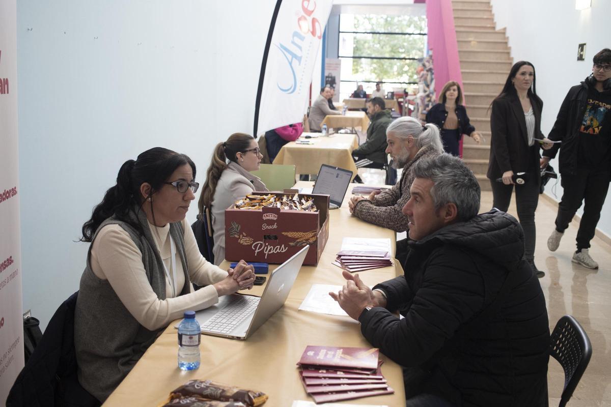 Todas las fotos del "maratón" de entrevistas laborales celebrado en Xàtiva