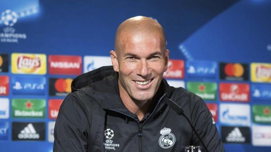 Zidane: &quot;Yo no soy tonto y Cristiano es muy inteligente&quot;