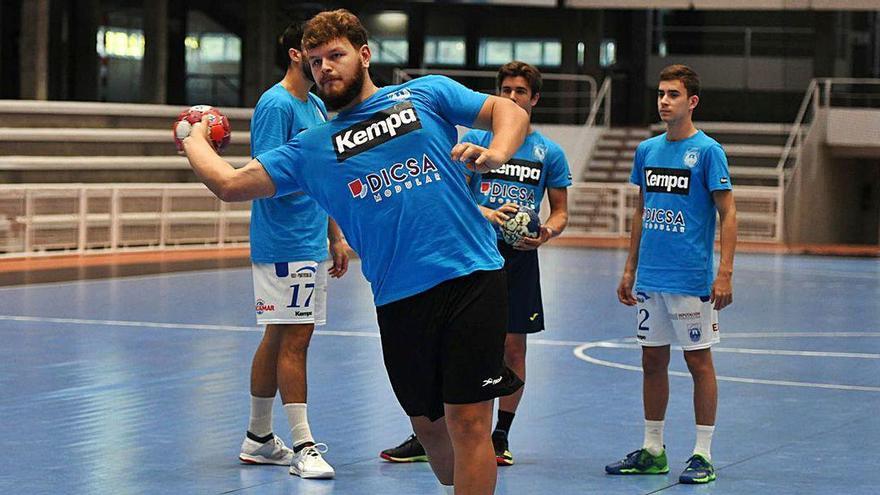 Jugadores del Cisne en el último entrenamiento antes de desplazarse a Granollers.