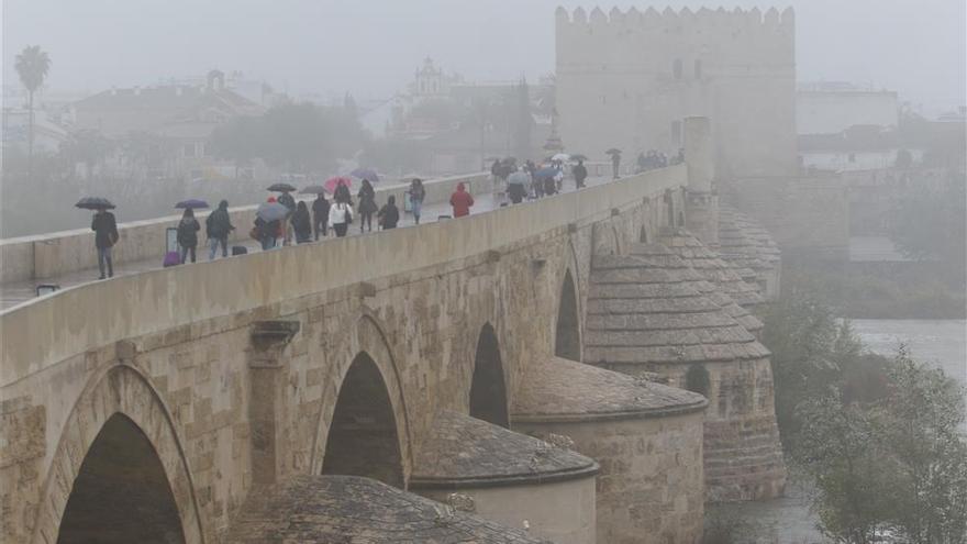 El tiempo en Córdoba: cielos nubosos con brumas matinales