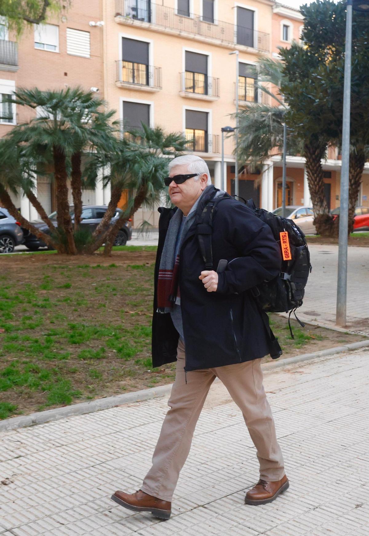 El exinspector jefe del Consorcio Provincial de Bomberos de València, José Miguel Basset, llega a declarar al juzgado de Catarroja