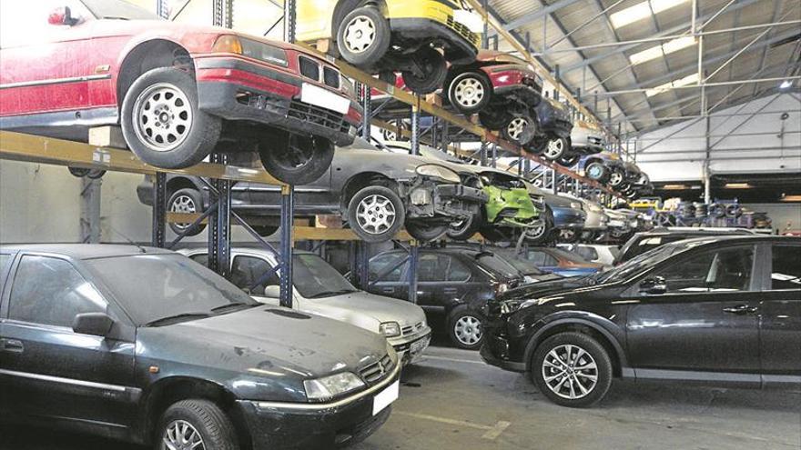 La Policía Local retira de la calle en siete meses 59 coches abandonados