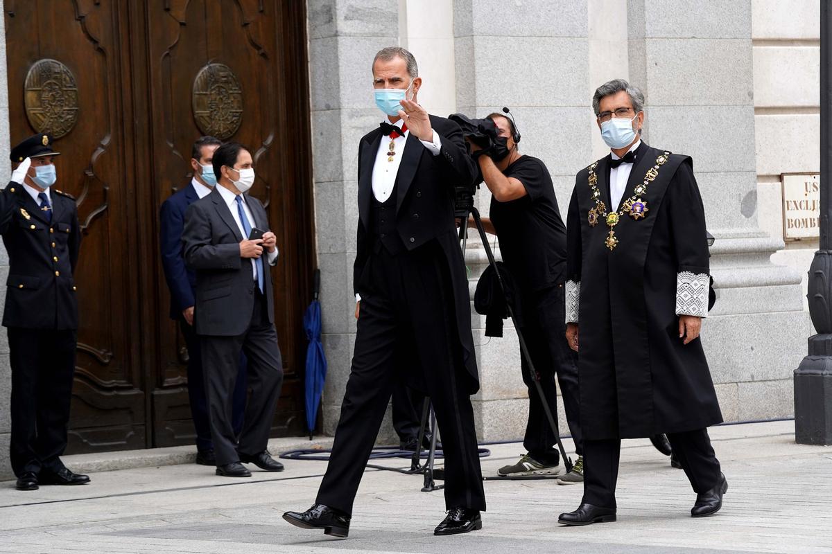 El Rey Felipe VI antes del acto de apertura del Año Judicial en el Tribunal Supremo, junto a el Carlos Lesmes.