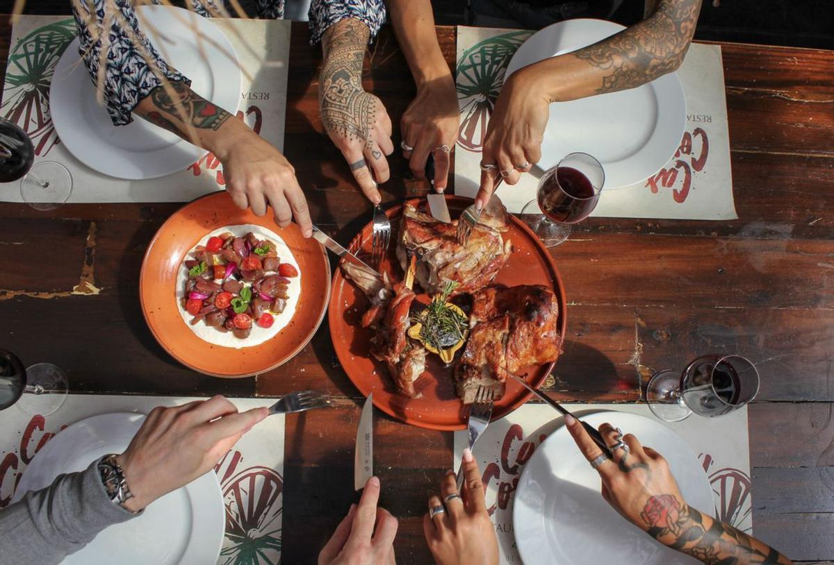 Momentos para compartir en torno a la mesa. |